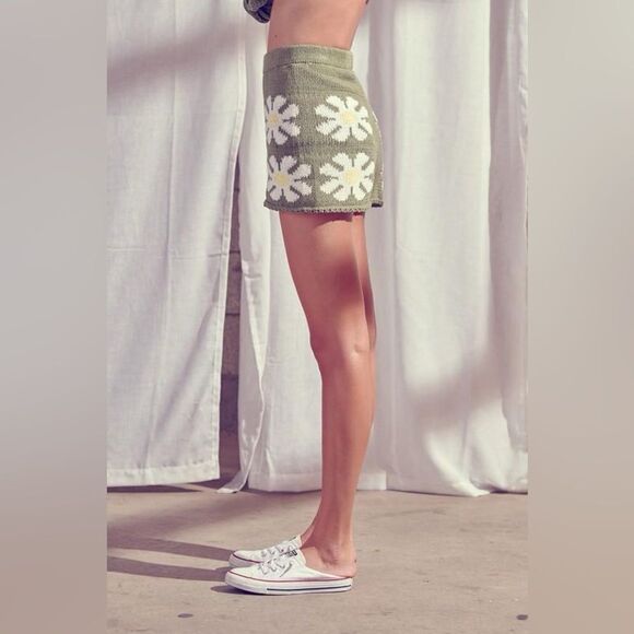 STORIA Daisy High RIse Sweater Shorts *NEW* - Picture 3 of 14